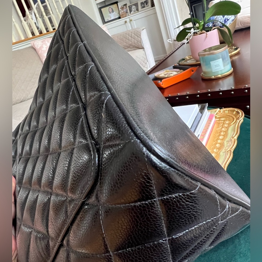 Authentic Vintage Chanel Medallion tote bag - Picture 11 of 13